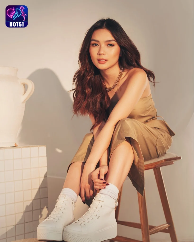 Francine Diaz,hot51live